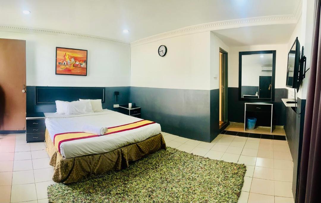 Green Town Hotel And Resort ポートディクソン エクステリア 写真